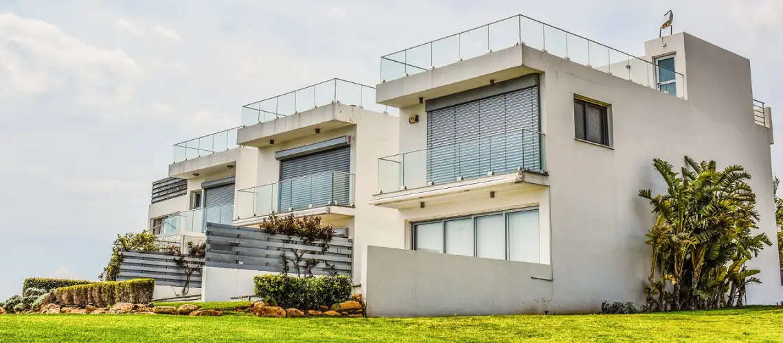 A property valuer conducting a home valuation in Darwin